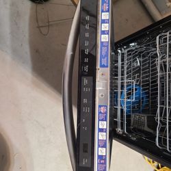 Frigidaire Gallery Top Control Dishwasher
