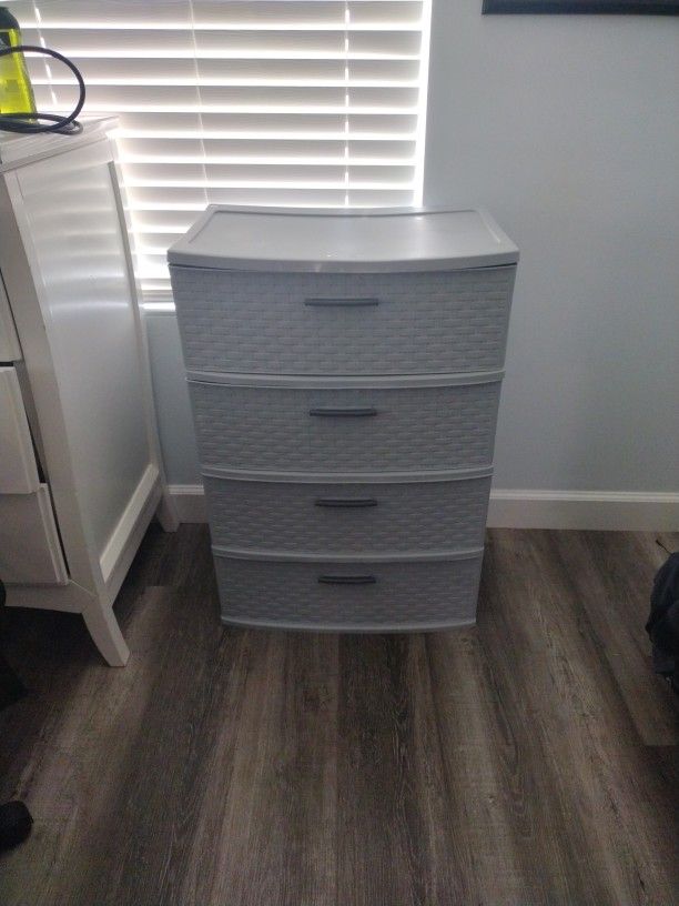 Sterilite Plastic Gray 4 Drawer Dresser