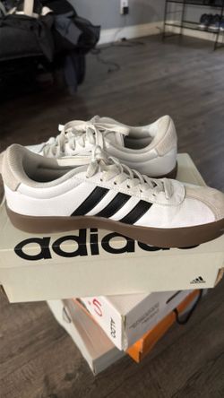 Woman Adidas VL court woman’s 7 size