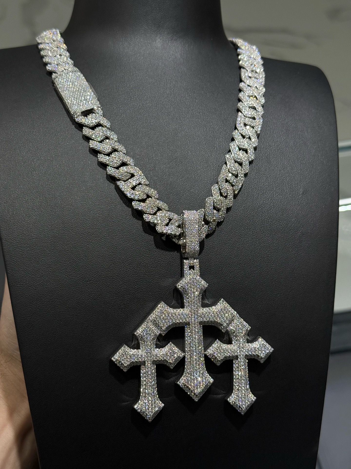 VVS Moissanite Triple Cross pendant + chain PASS DIAMOND TESTER
