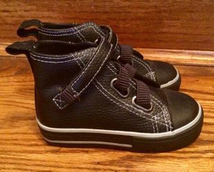 Toys R Us size 7 sneakers