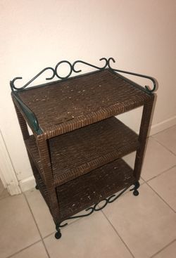 Nice vintage looking wicker bathroom stool. Very pretty