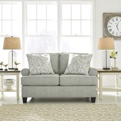 Kilarney Mist Loveseat
🚛Fast delivery 💳Financing Options
