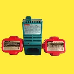 New Makita 12 Volt Batteries And Charger