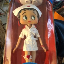 Betty Hoop And Mini Barbie