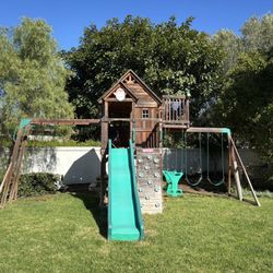 Free Kidkraft Swing set 