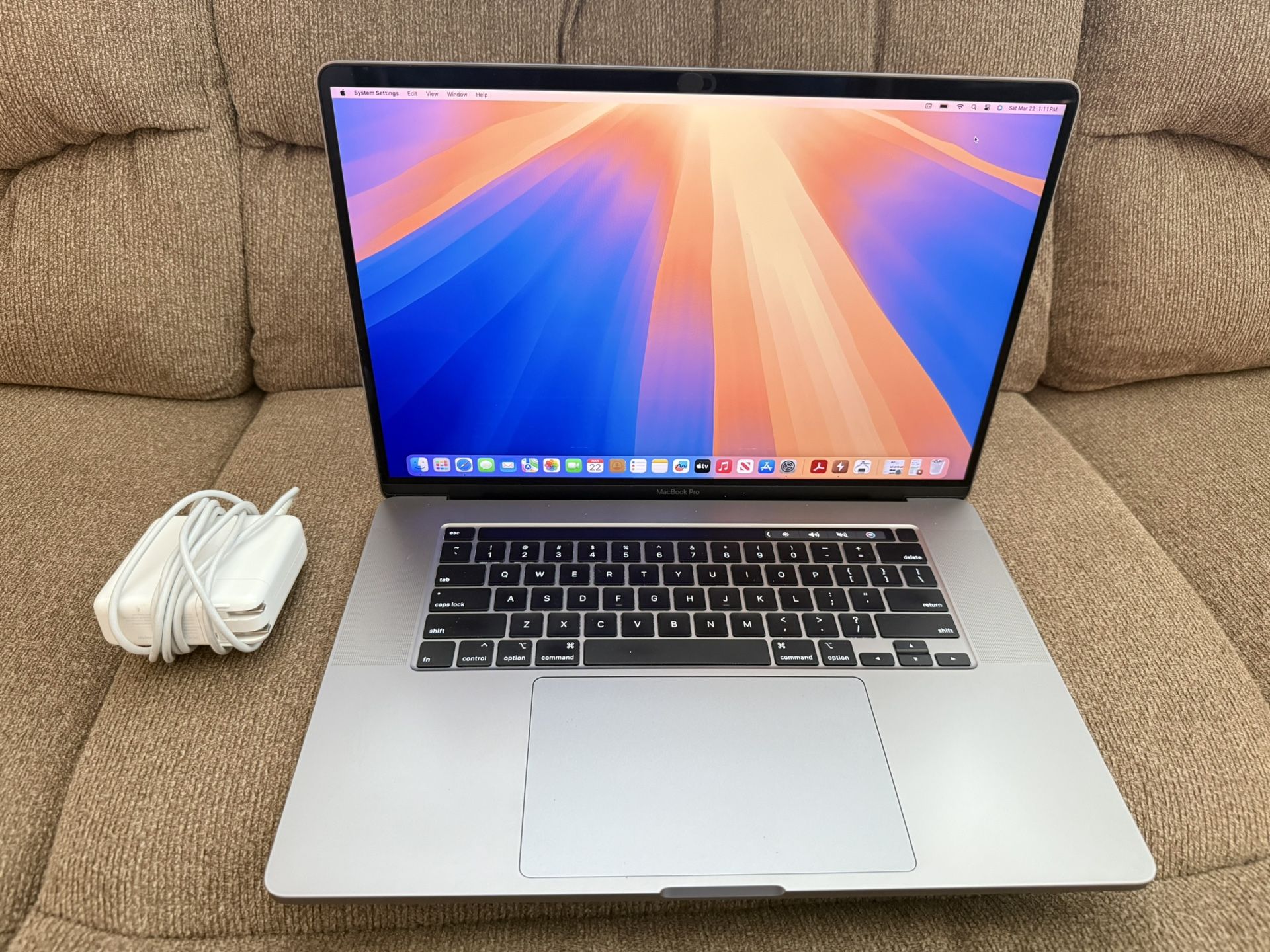 2019/2021 MacBook Pro 16”, i7 2.6ghz 6 Cores, 32gb ram,512gb.4GB graphic, Excellent