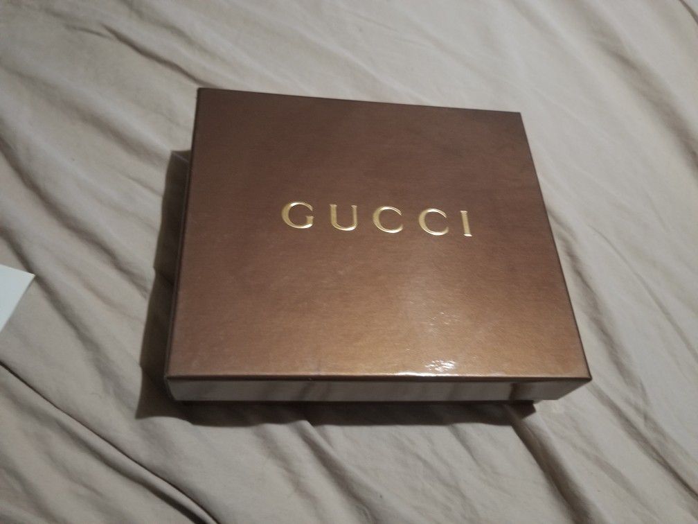 Gucci women's wallet with receipt