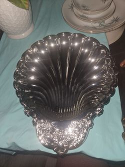Oneida scallop silver plate, it serving tray.