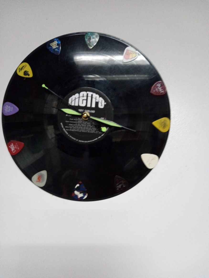 Old Vinyl Record Clock