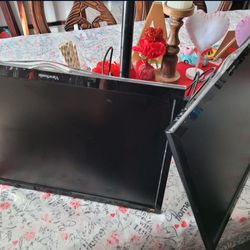 2 Monitors With a Mount For Desk 