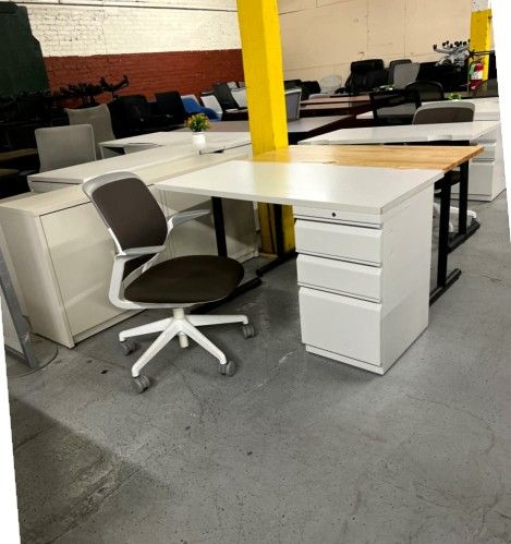 LOTS OF DESKS AVAILABLE and OPTIONS