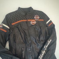 Women’s Size Médium Harley Davidson Genuine Leather Riding Jacket
