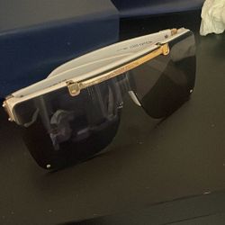 Sunglasses Use Like New 