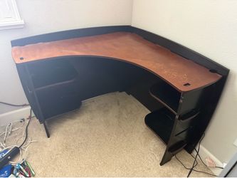 Corner desk