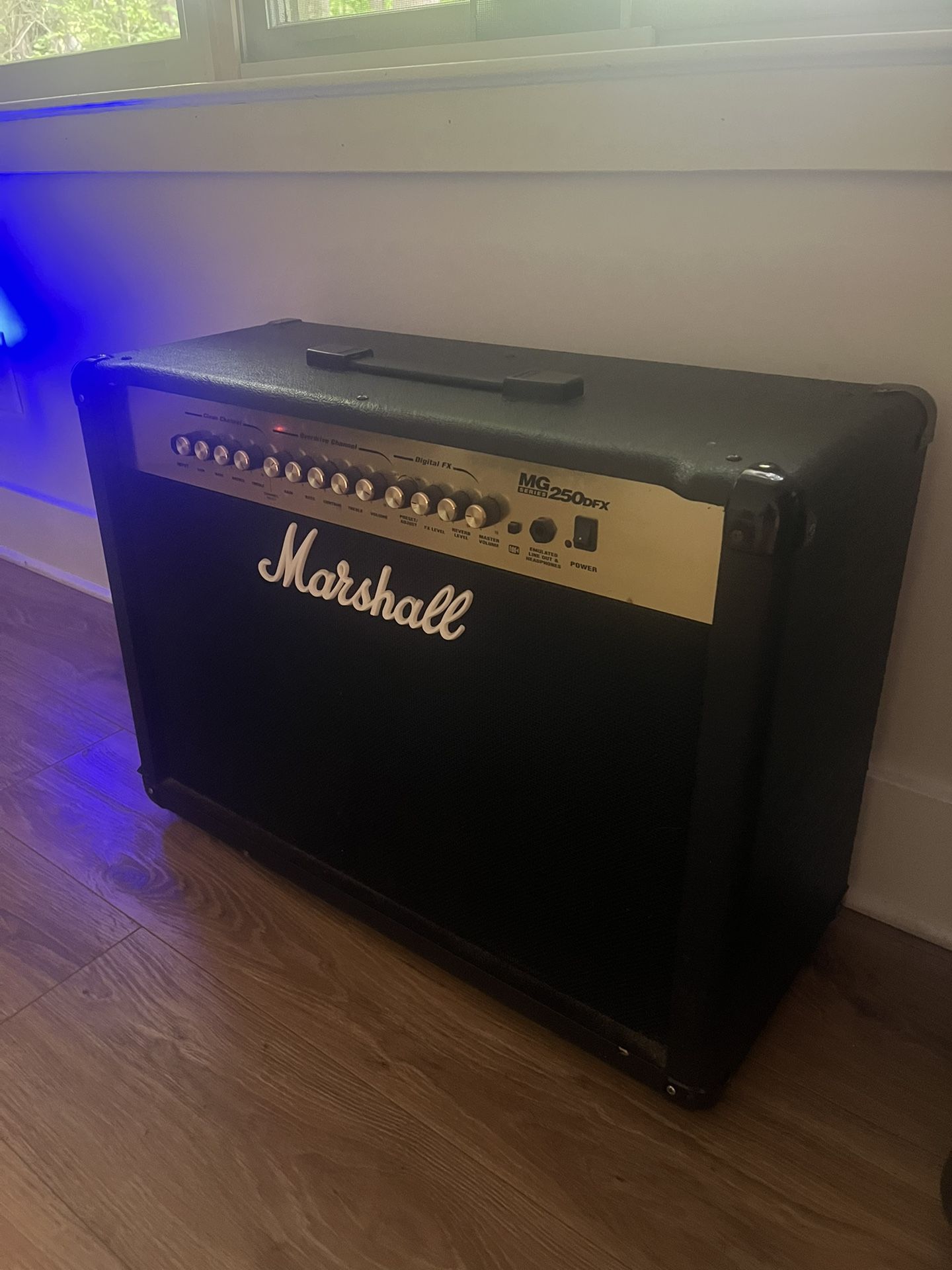 Marshall MG Series 250 DFX