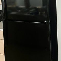 GE REFRIGERATOR GREAT CONDITION