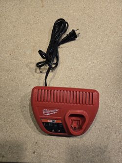 Milwaukee M12 Charger