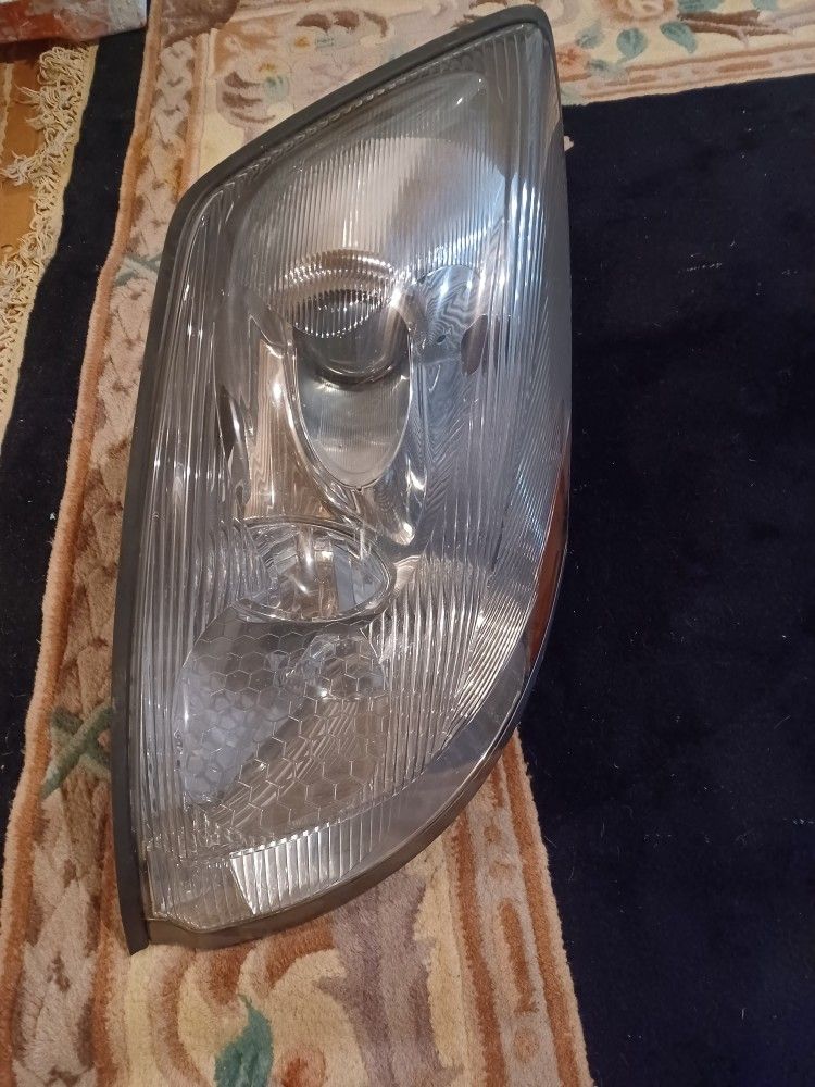Volvo Headlight (Driver Side)