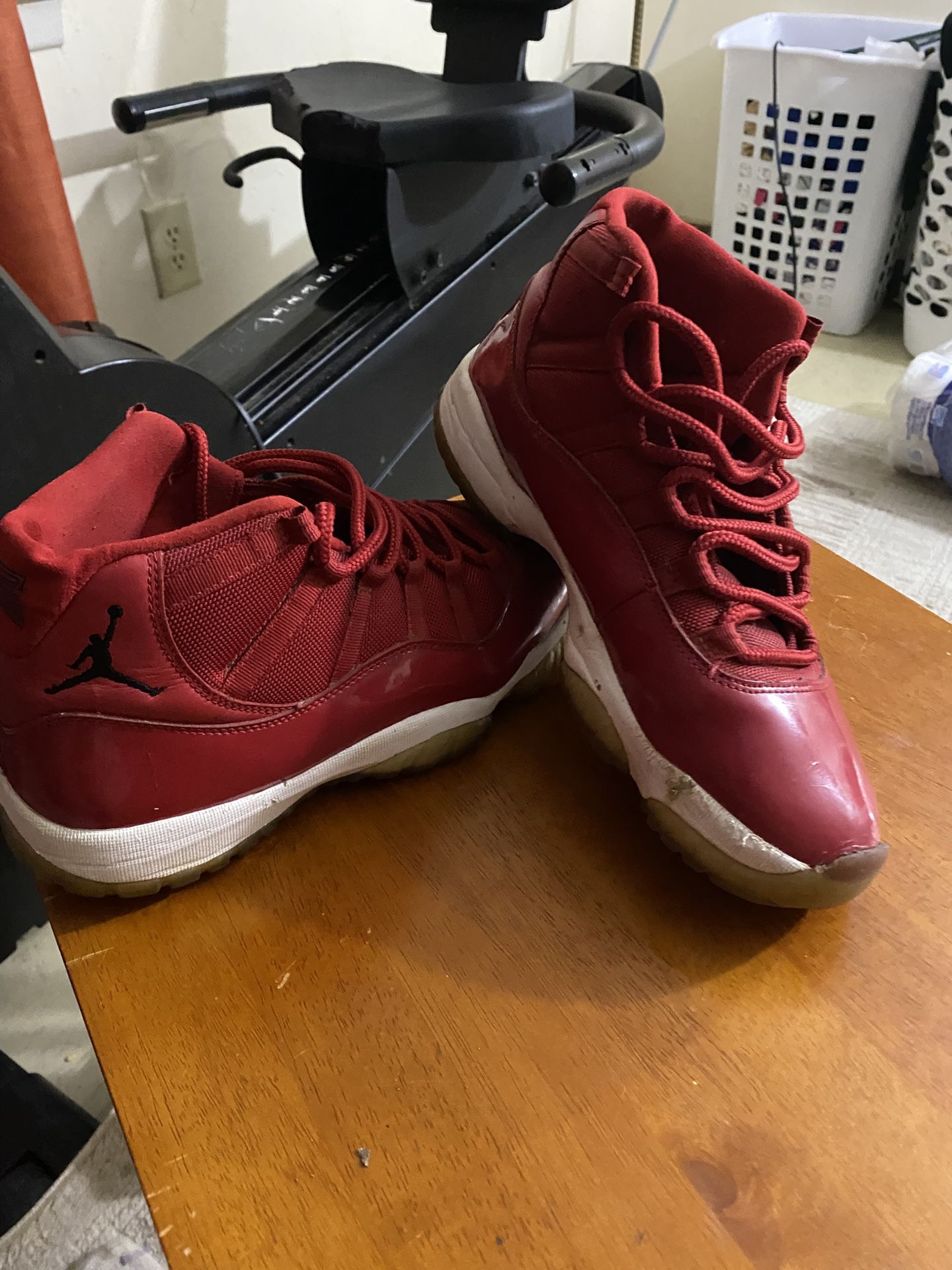 nike air jordan 11 retro red