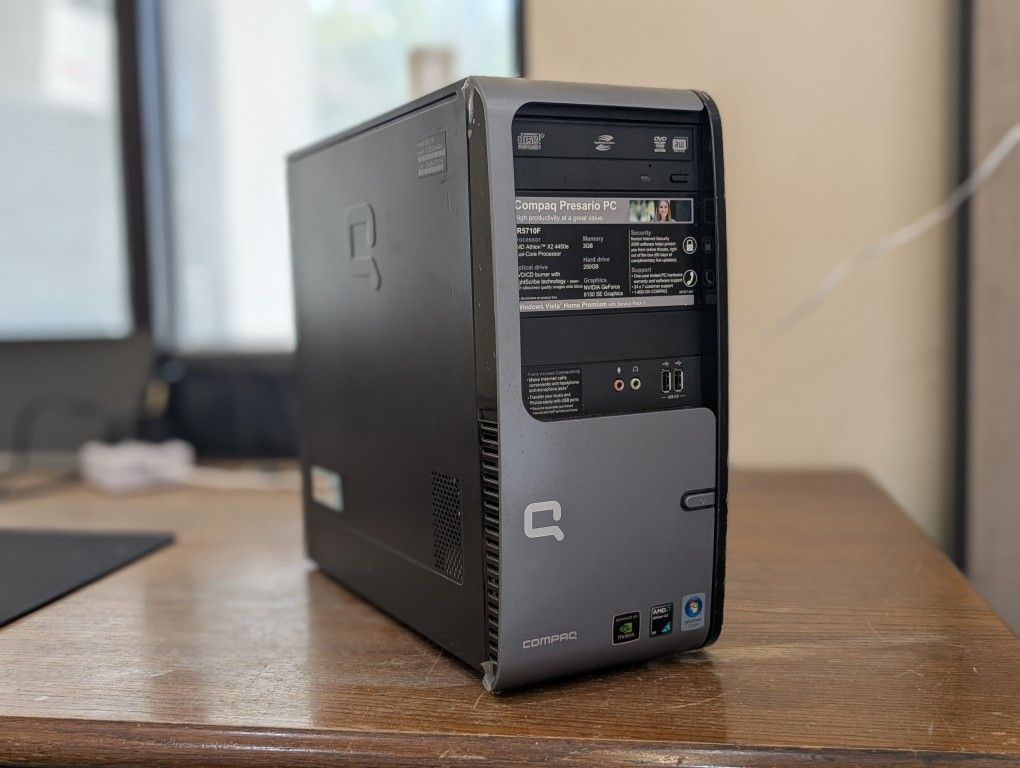 Retro Compaq Presario Windows XP Desktop PC Computer
