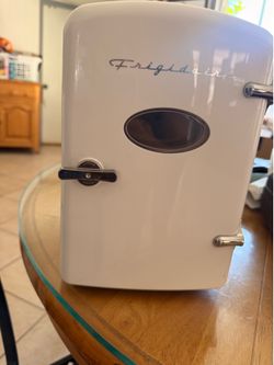 Frigidaire Retro Portable Mini Fridge