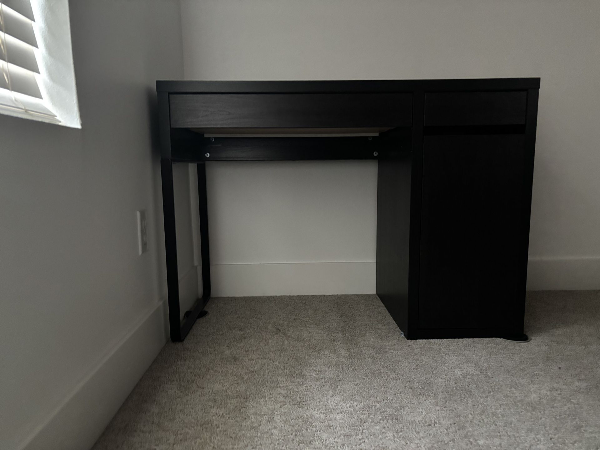 Ikea Micke Desk 