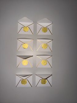 Set of 16 white mini cards with 292 gold heart stickers