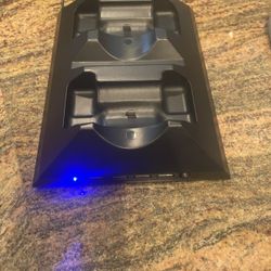 Xbox One Charger Dual Dock Charging Station Base/ 4 Built USB Ports