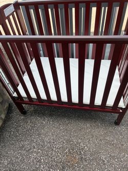 Folding crib