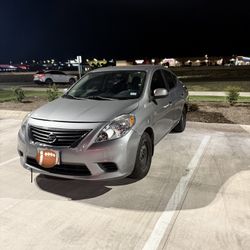 2014 Nissan Versa SV 