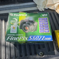 Fujifilm FinePix S602 Zoom digital camera