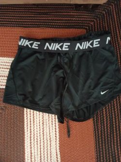 NIKE NEW SPORT SHORT SIZE L