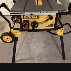 DEWALT 10 in. Table Saw