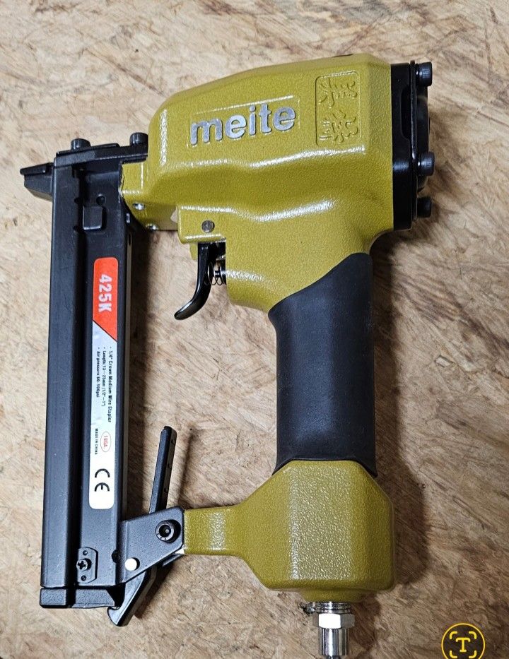 Pneumatic STAPLER
