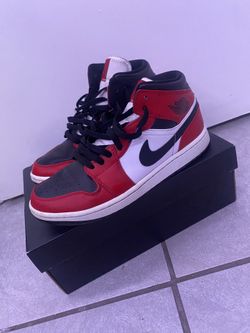 Air Jordan 1 Mid 'Chicago Black Toe'