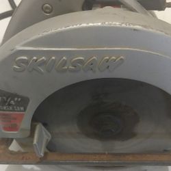 Skilsaw Circular saw. 7 1/4" blade with 1 3/4 HP.