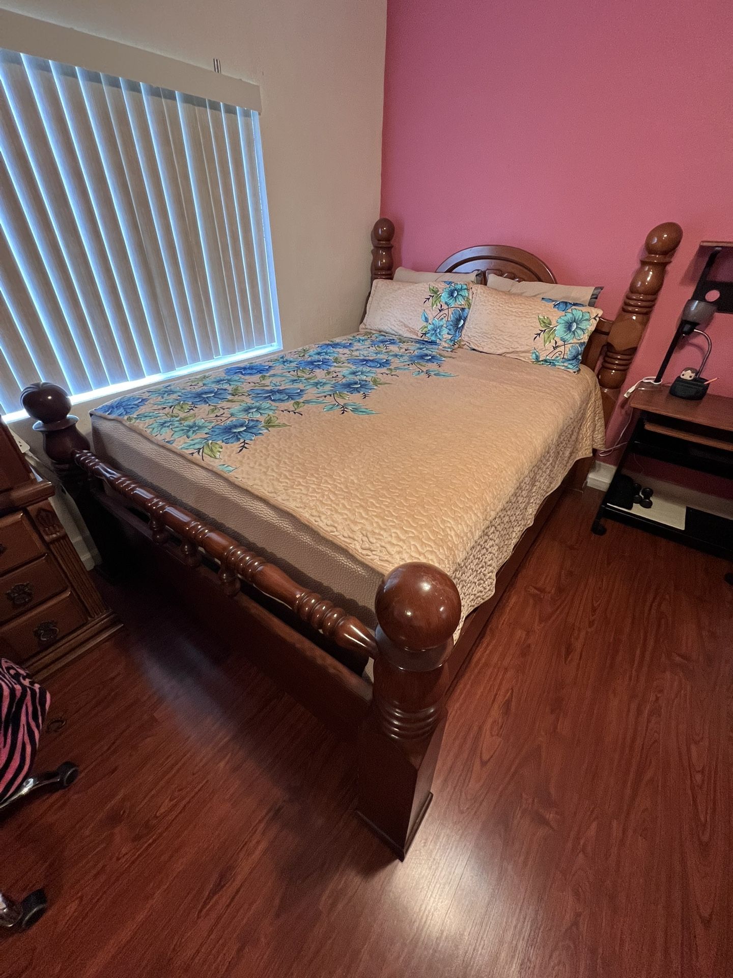 Wood Bed set And Mirror