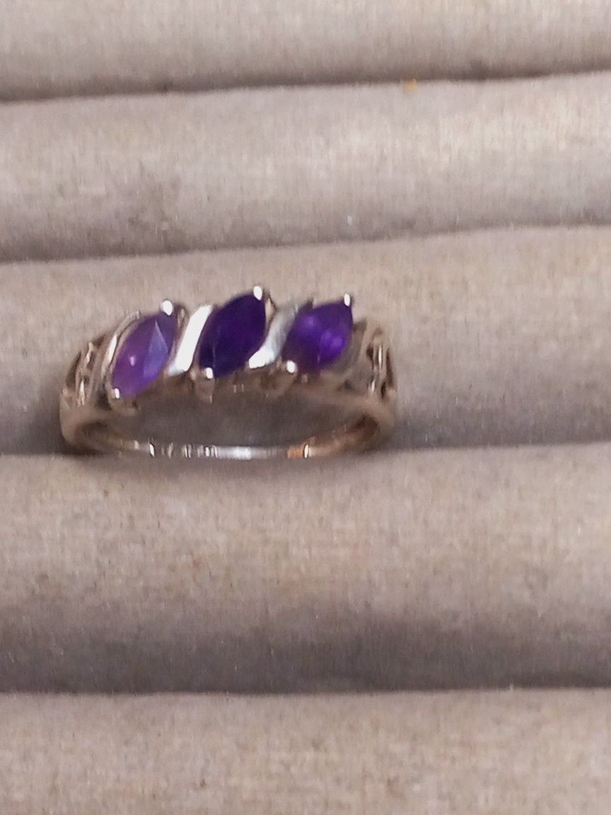 St.Silver Ring W/3 Purple Stones-Sz 7.5-1.95 Grams 1st Come 1st Served 202
