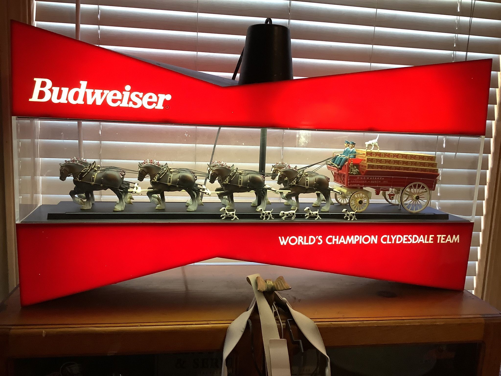 Antique “working “ Budweiser Bar Light With Worlds Champion Clydesdale Team
