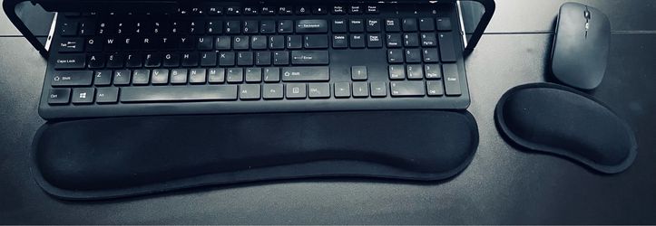 Keyboard and mouse rest pads