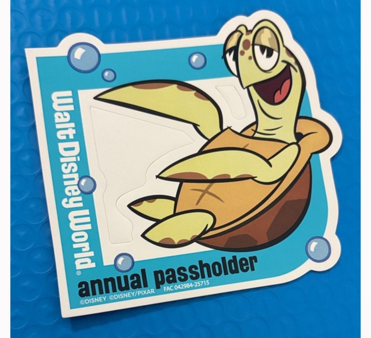 WDW Passholder Magnet Finding Nemo Crush