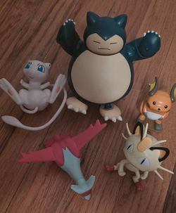 Pokemon action figures including Snorlax, Mew, Raichu, and Meowth. Figures