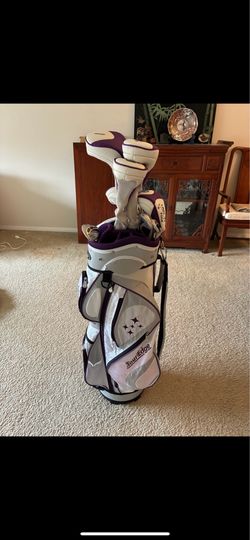 Women’s beginner golf club set .