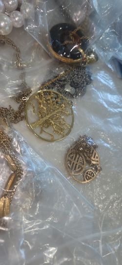 Swarovski Neiman marcus Jewely over $20,000 Dollars worth of Jewelry 
All from Neiman Marcus $400 takes all cash zelle hollywood ocean drive