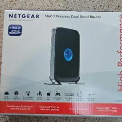 NEATGEAR N600 WIRELESS DUAL BAND ROUTER, USED GOOD CONDITION 