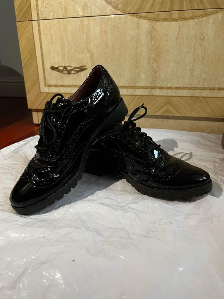 Women's Sperry Patent Leather Wing Tip Bucks