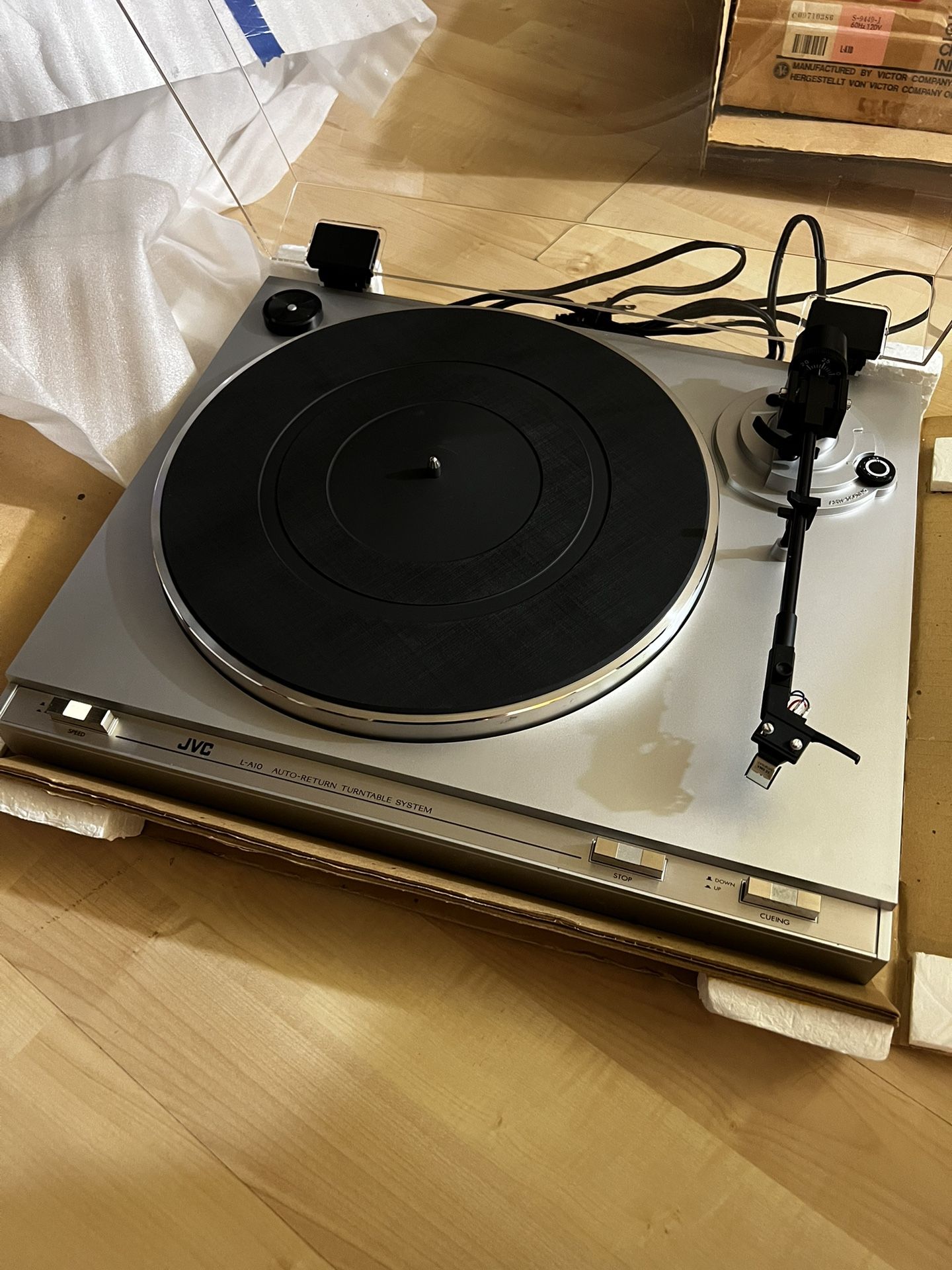 JVC L-A10  Turntable In Great Condition 