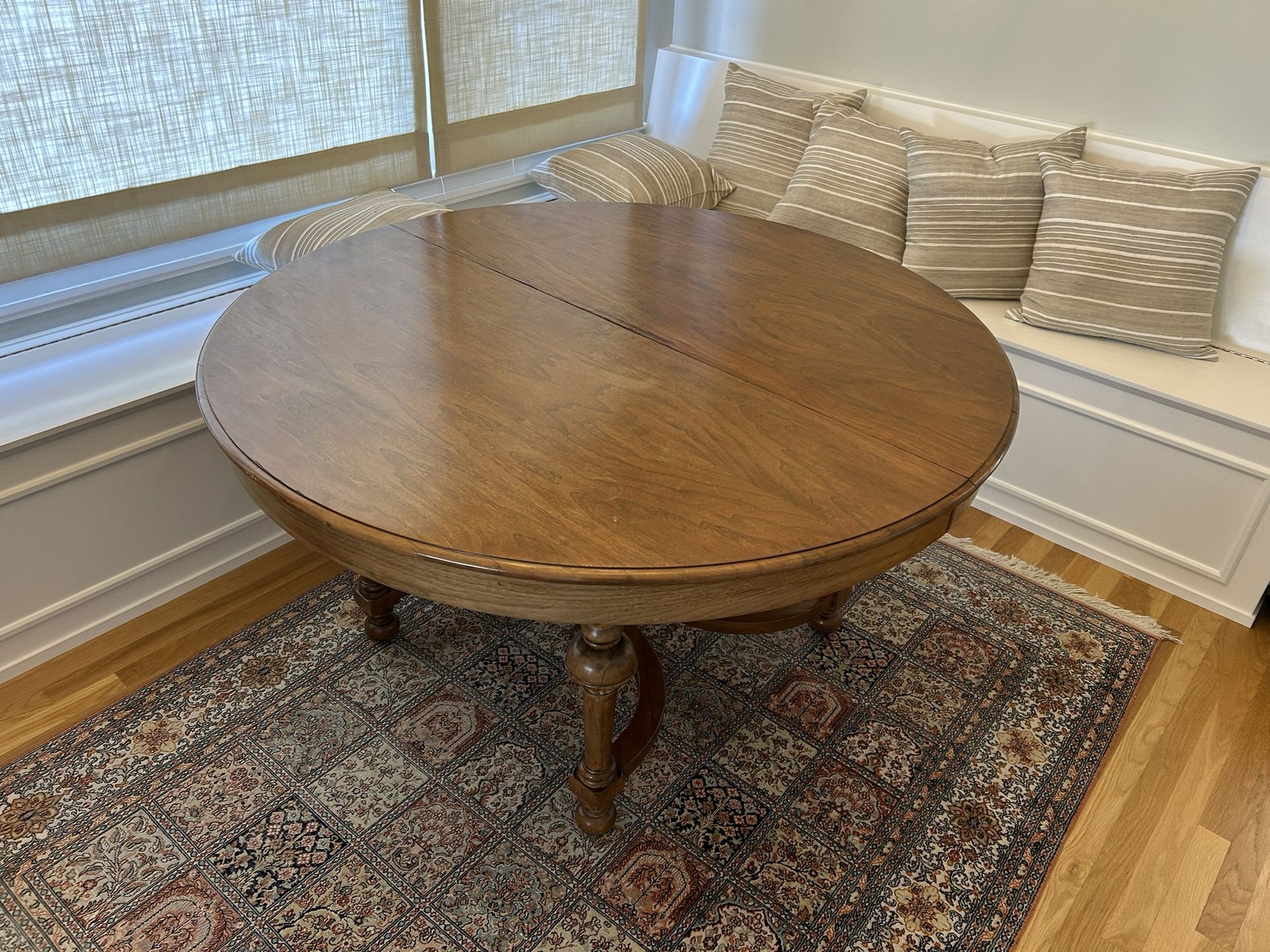 Antique Expandable Round Dining Table – Solid Wood