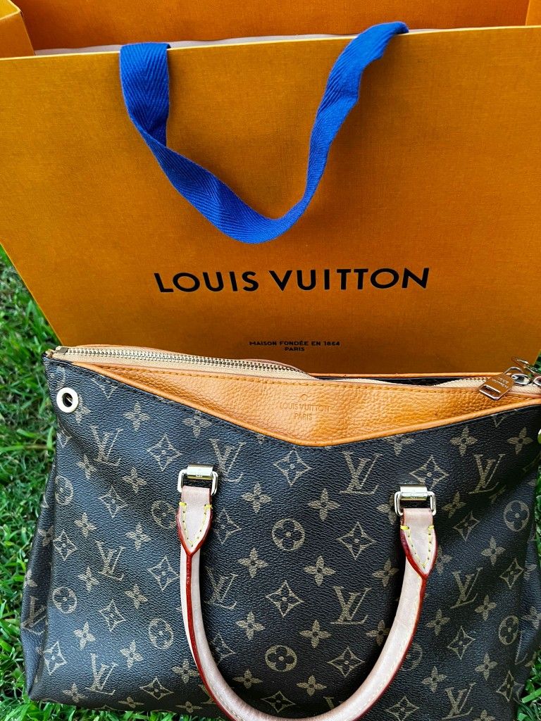 Louise Veten Women Purse With Bag